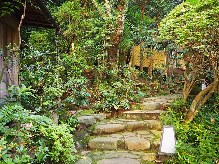 箱根湯本温泉「離れ 山家荘」 - 温泉タビエル | 温泉・旅館の宿泊レビューと口コミ。